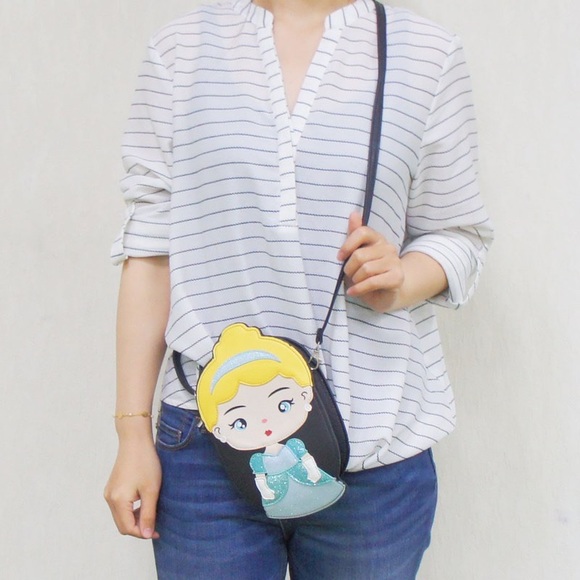 💙 DISNEY CINDERELLA CROSSBODY PURSE 💙 - Picture 3 of 12